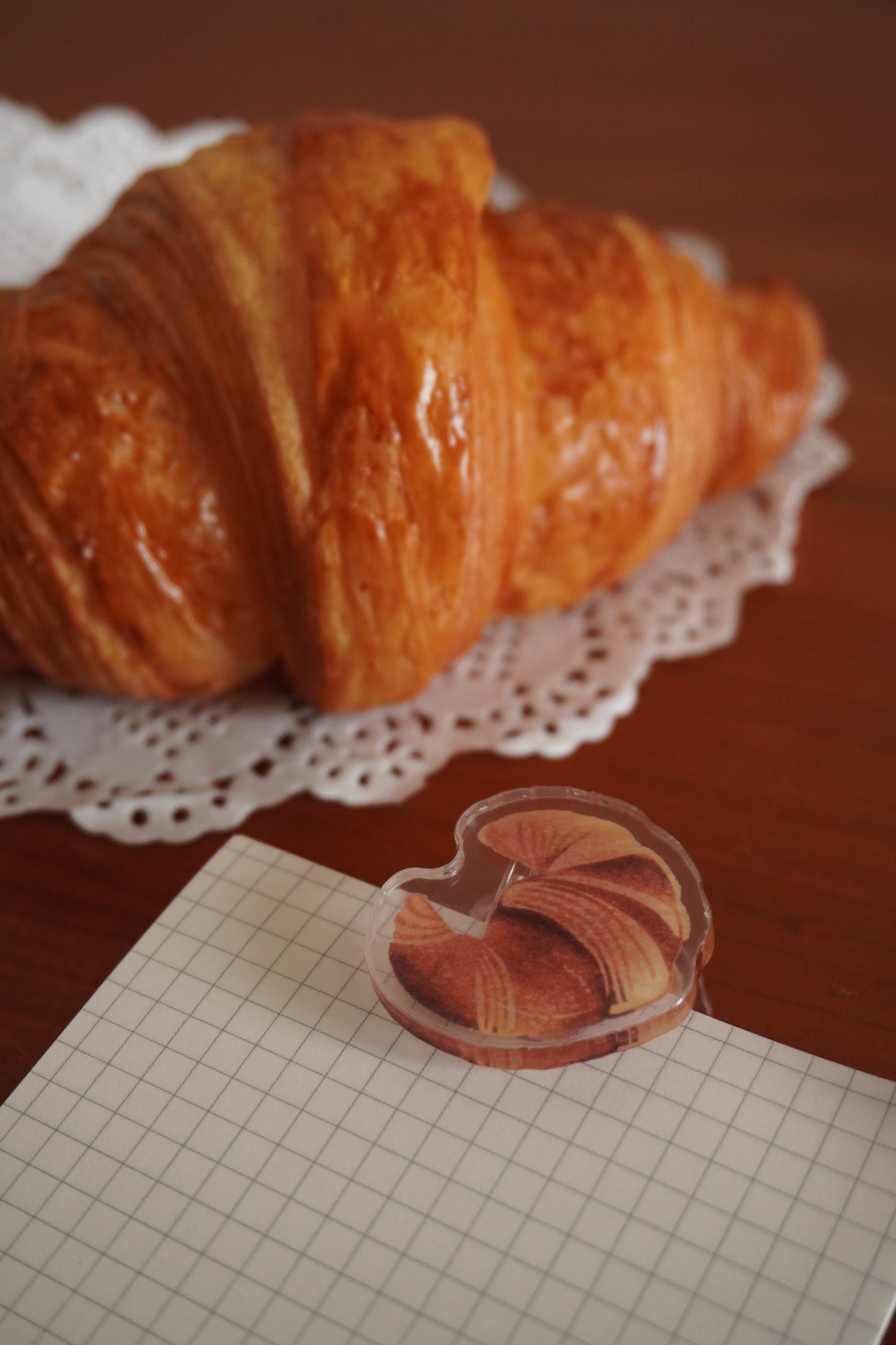 Croissant Acrylic Clip